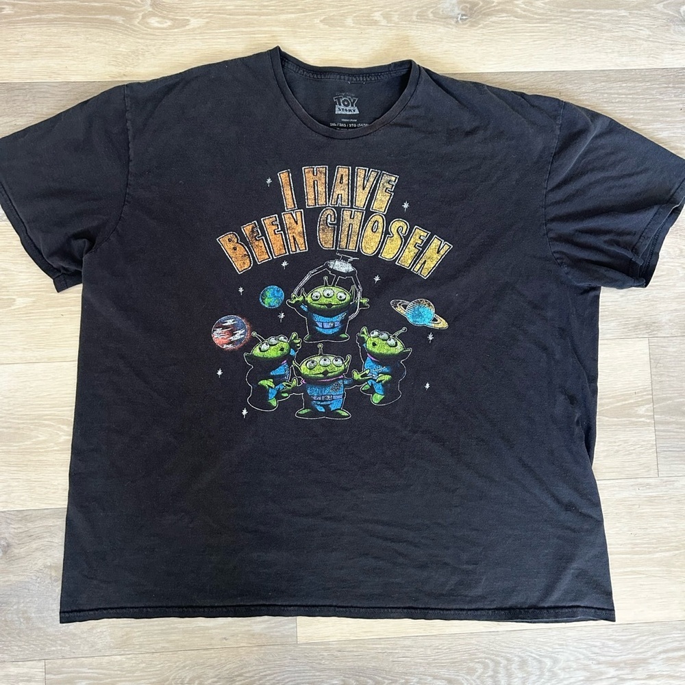 Disney Pixar Toy Story “I Have Been Chosen” Alien Tee – Size 3XL (Oversized Fit)